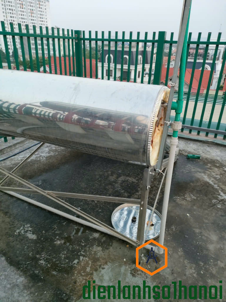 Dịch vụ sửa bình bảo ôn thái dương năng bị thủng