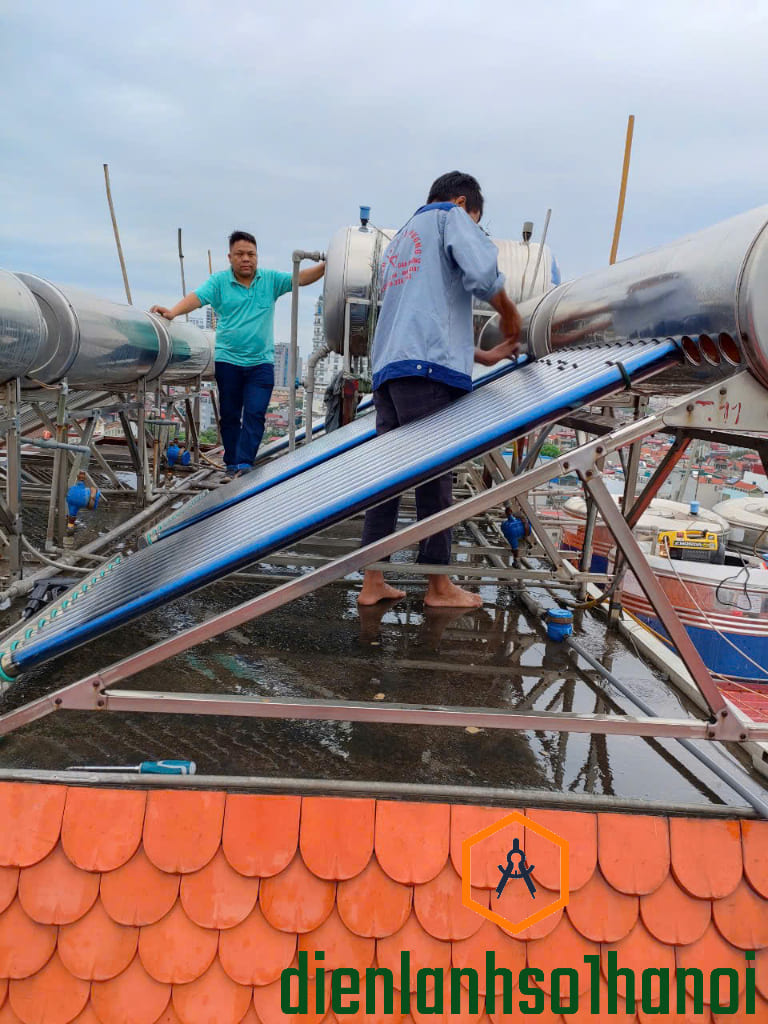 Tại sao bình nước nóng mặt trời bị tràn nước