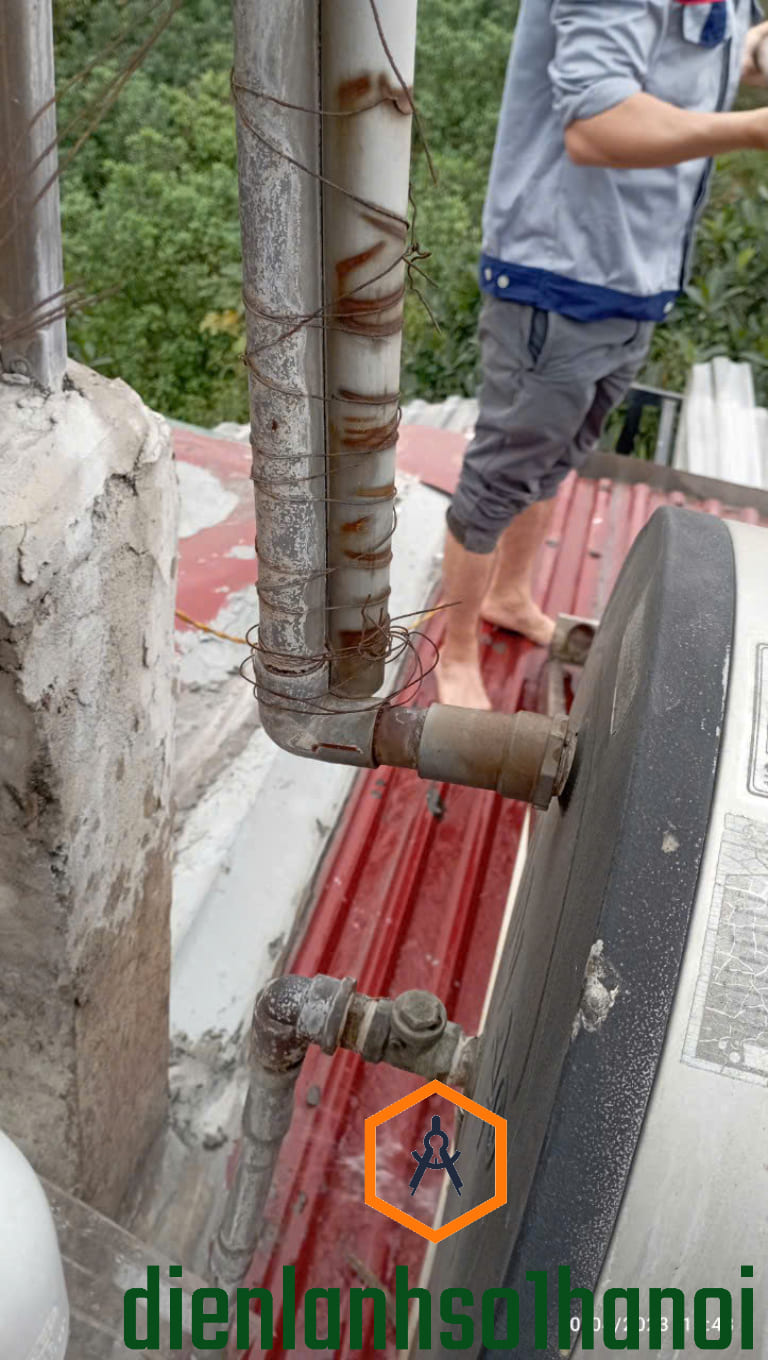 Dịch vụ sửa bình nước nóng năng lượng mặt trời bị tràn nước